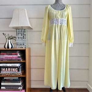 Vintage 1970s Yellow Long Sleeve Peignoir with Lace Vintage Nightgown